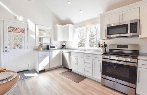 South Harwich House | Walk 300 Yards to Beach!