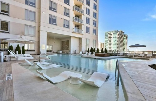 Garden Hills Apartment | Walk 8mins to Buckhead Village| 2BR nr HJ Airport