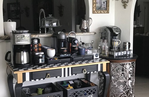 Moorings House | Walk/Bike to Beach, Restaurants & Shops