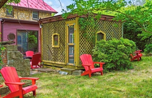 Waynesboro House | Walk Downtown~Game Room~Gym~Fire Pit~Hammock!