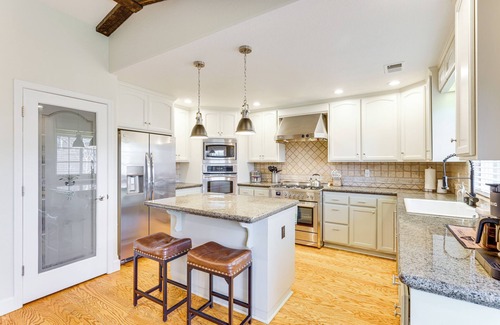 Murphys House | Walk Downtown: Remodeled Home in Murphys w/Yard!
