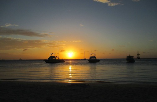 Oranjestad Apartment | WALK IN 3 MIN TO BEACH & SHOPS & BEST RESTAURANTS FROM LAGOON STUDIO # 3