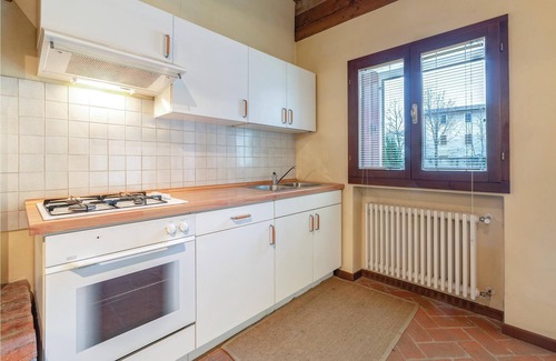 Castelgomberto Apartment | Walk in a beautiful park, along a tree-lined avenue and through an Italian garden and past a long st