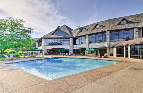 Branson West Apartment | Walk-In Branson West Condo with Balcony, Pool Access