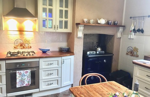 Leura House | Walk Leura-Large Family Rooms-Character Home-Quiet St