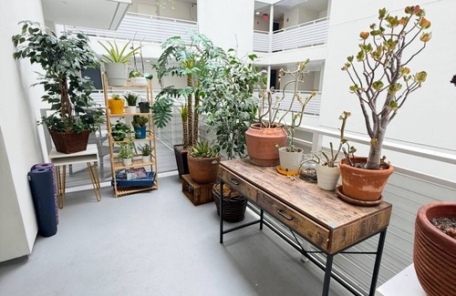 Hollywood Apartment | Walk of Fame ✦ Heart of Hollywood ✦ King Retreat