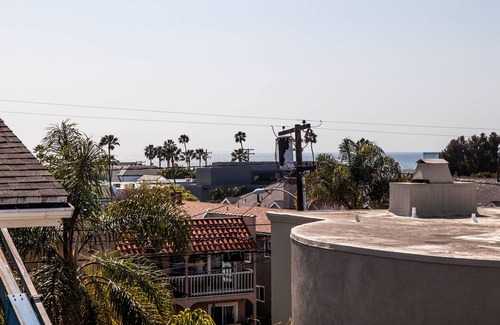 South Redondo Condo | Walk or bike to beach, restaurants, Redondo Beach Pier. Ocean view