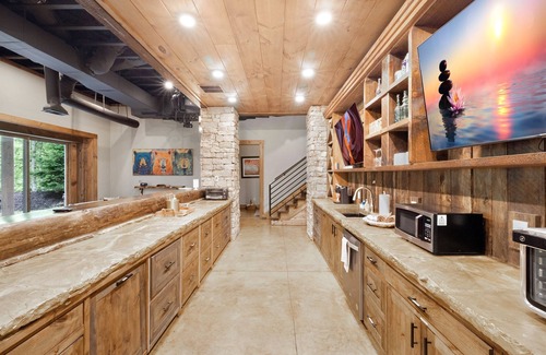 Mineral Bluff Cabin | Walk out to the Toccoa- Luxury Riverfront. Hot tub