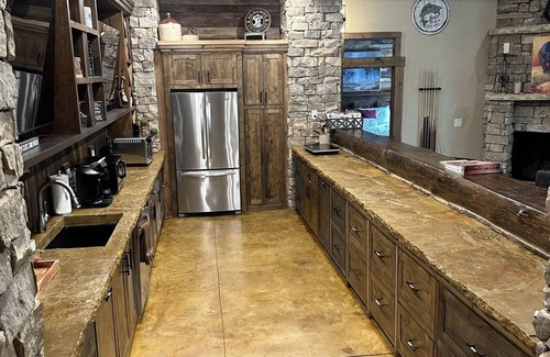 Mineral Bluff Cabin | Walk out to the Toccoa- Luxury Riverfront. Hot tub