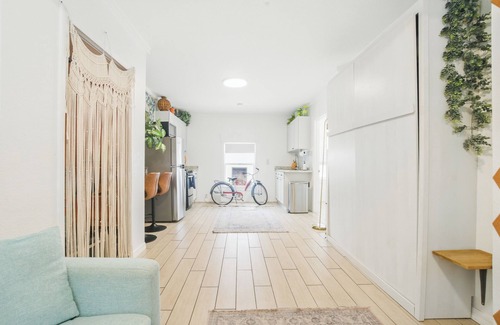Historic Uptown Apartment | Walk score 82 - bikes - kayak - 214mbps - foam bed