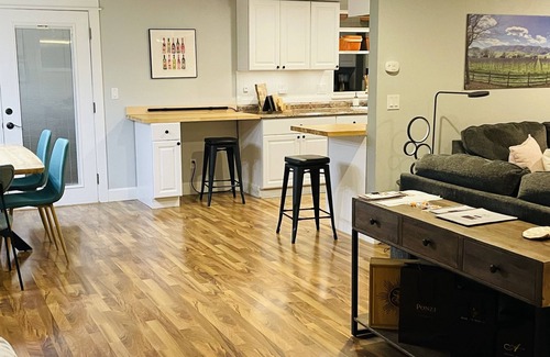 Dundee House | Walk Score: 99, Outdoor Oasis: Outdoor Shower, Fire-Pit, BBQ, Swing, Fast Wifi.