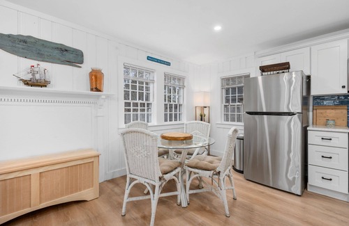 South Yarmouth Cottage | Walk to 3 Beaches & Waterfront Dining★Pet Friendly★Fire Pit★BBQ