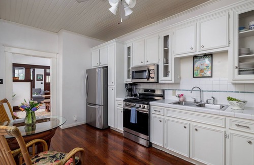 Clarksville House | Walk to 6th, Free Parking - The Porch by Portoro