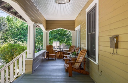 Clarksville House | Walk to 6th, Free Parking - The Porch by Portoro