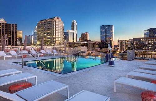 Civic District Resort | Walk to 6th St! Resort ~ w/Rooftop Pool! ~ Sleeps 6 ~ Wyndham Austin!