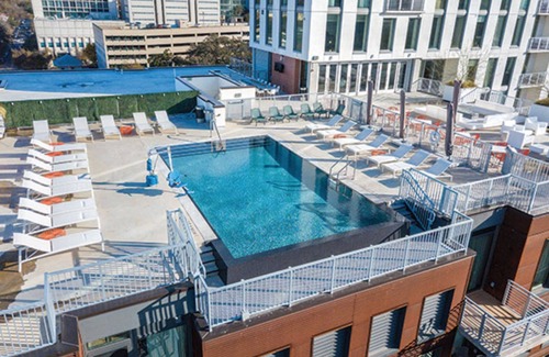 Civic District Resort | Walk to 6th St! ~- Rooftop Pool! ~ Wyndham Austin resort in the heart of Austin