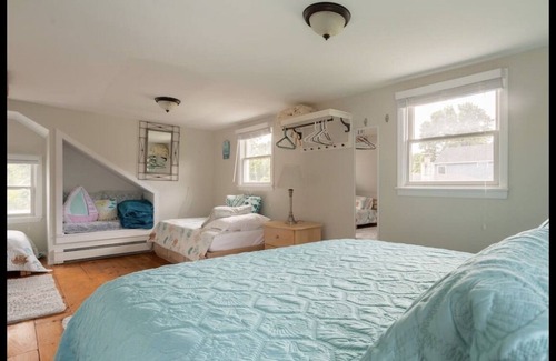 Pipes Cove House | Walk to all! Beach/shelter island ferry/LIRR/Jitney/restaurants/shopping