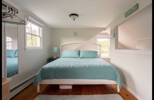Pipes Cove House | Walk to all! Beach/shelter island ferry/LIRR/Jitney/restaurants/shopping