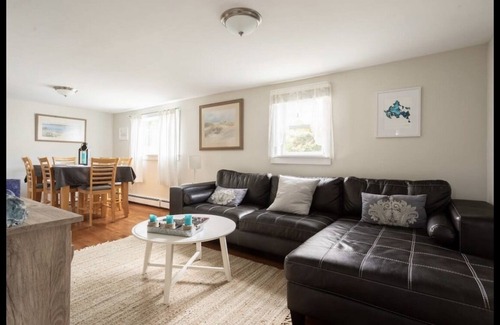 Pipes Cove House | Walk to all! Beach/shelter island ferry/LIRR/Jitney/restaurants/shopping