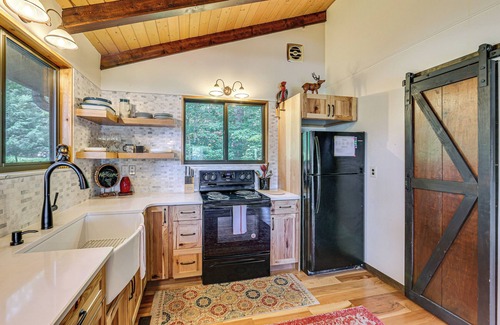 Alpine Lake Cabin | Walk to Alpine Lake: Terra Alta Cabin w/Deck