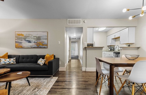 Arlington Apartment | Walk to AT&T/Globe Life -Modern 2 Bedroom Retreat