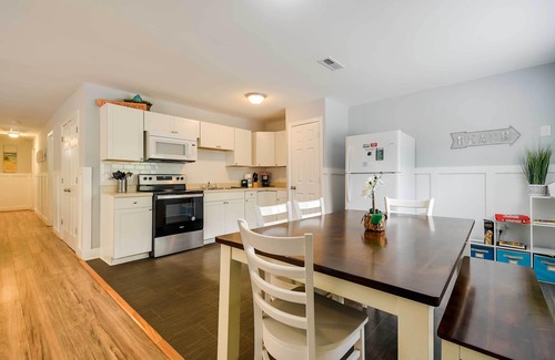Atlantic Beach House | Walk to Atlantic Beach: Family Gem w/Fenced Yard