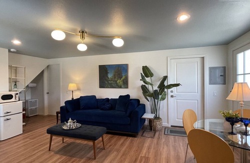 Cal Young House | Walk to Autzen Stadium & shops. Free parking. Renovated 1 Bedroom, 1 Bath