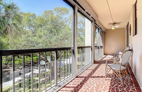 Central Beach Condo | Walk to Beach. RENOVATED & HUGE 3-bed &3-bath condo in Vero Beach
