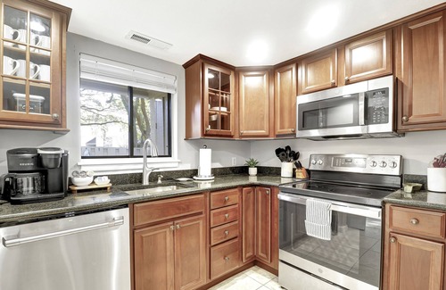 Folly Field House | Walk to Beach King Bed Dog-friendly Pool Grill Updated