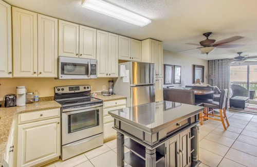 Cherry Grove Beach Condo | Walk to Beaches: Myrtle Beach Condo w/Balcony!