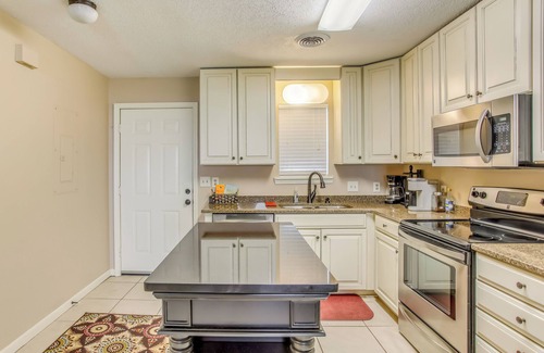 Cherry Grove Beach Condo | Walk to Beaches: Myrtle Beach Condo w/Balcony!