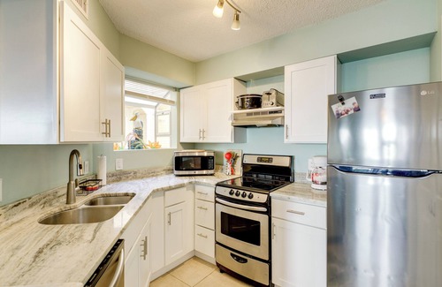 Ocean Side Village Condo | Walk to Beach: 1st-Floor Unit w/Pool in Melbourne