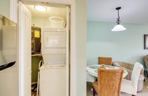 Ocean Side Village Condo | Walk to Beach: 1st-Floor Unit w/Pool in Melbourne