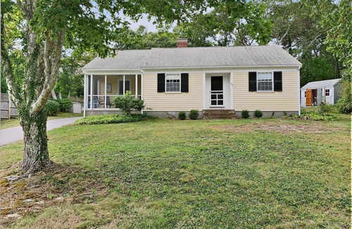 South Harwich Cottage | Walk to Beach, AC, WiFi, Screened porch