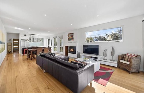 Venus Bay House | Walk to beach and shops. Fully fenced and pet friendly.