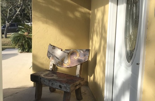 Butler Beach House | WALK TO BEACH AND ESTUARY and DOG FRIENDLY