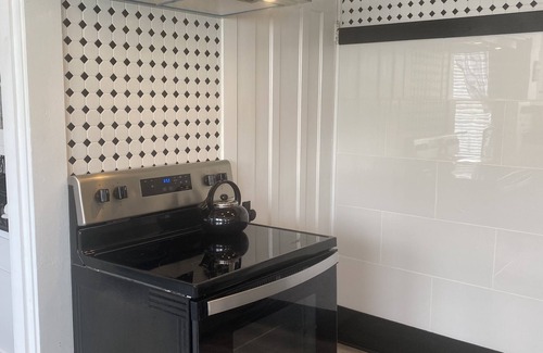 Gulfport House | Walk to beach, casinos from grand historic home & pet friendly fenced yard