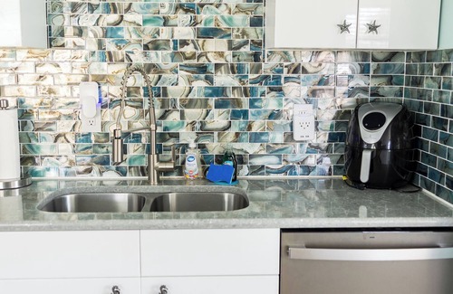 Ormond Ocean Gard Cottage | Walk to beach Cottage