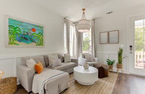Pass Christian House | Walk to Beach Cottage with Yard in Pass Christian!