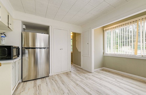 Smith River House | Walk to Beach: Cozy Home w/Deck in Smith River!