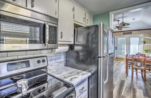 Myrtle Beach House | Walk to Beach Dog-Friendly Myrtle Beach Cottage!