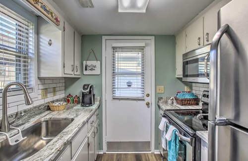Myrtle Beach Cottage | Walk to Beach: Dog-Friendly Myrtle Beach Cottage!