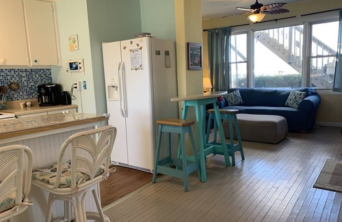 Topsail Beach Cottage | Walk to Beach! Dog-Friendly Cottage w/Fenced Yard, Sound Views & Rooftop Deck