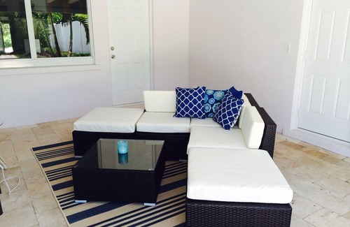 Delray Beach Villa | WALK to BEACH & DOWNTOWN-only 3 bks to ATLANTIC Ave-SO PRIVATE-Heated Salt Pool