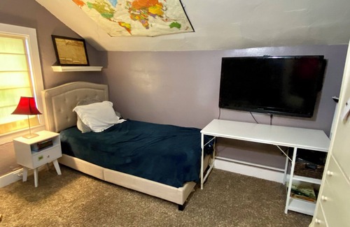 Saint Joseph House | Walk to Beach, downtown St Joseph with shops/restaurants. New kitchen, firepit