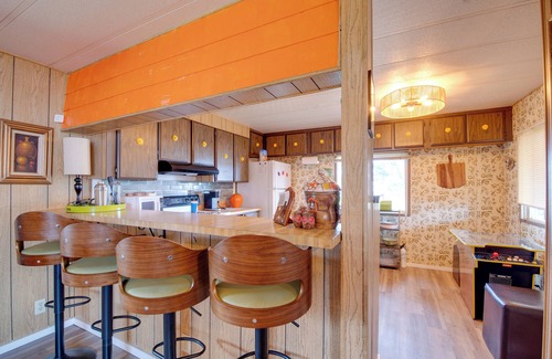 Ocean Shores House | Walk to Beach! Fun Retro Retreat in Ocean Shores