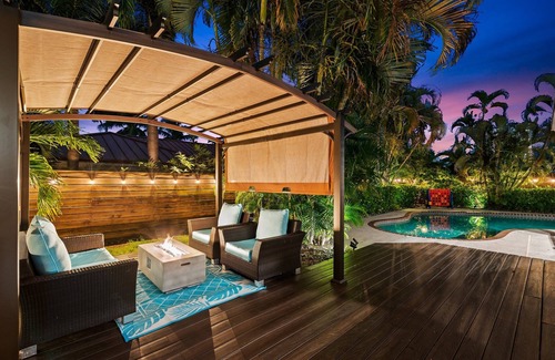 Bel Air House | Walk to Beach | Heated Pool | Golf Cart | Sleeps 10 | Accessible