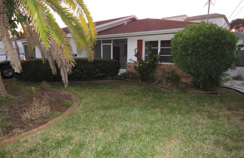 Venice Villa | Walk to Beach & Historic Downtown Venice - Rennovated 2 Bed, 2.5 Ba, off-st pkg