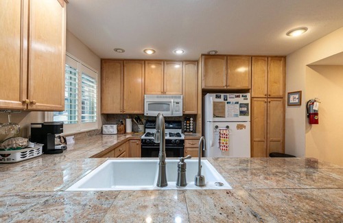 Lake Forest Condo | Walk to beach, HOA amenities - 3 Bears, Tahoe City,