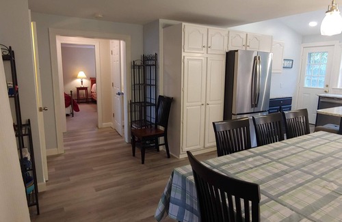 Newport East House | Walk to beach, Huge deck off spacious new kitchen, roof-deck, king master